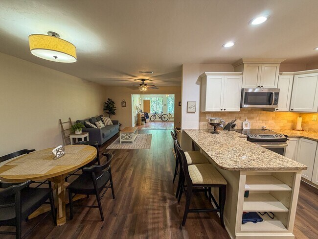 Building Photo - Biven's Lake Estates South #2728