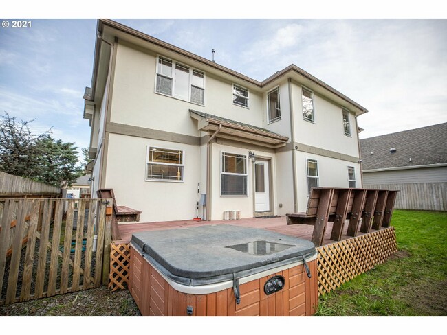 Building Photo - 1032 Seagate St