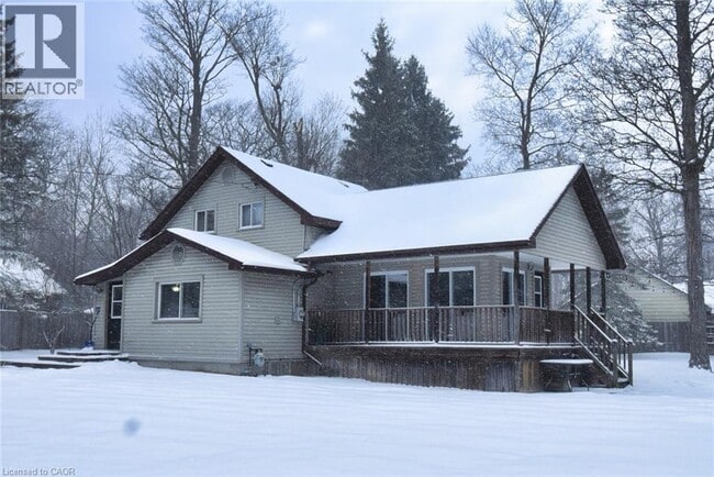 Building Photo - 3222 Peach Ave