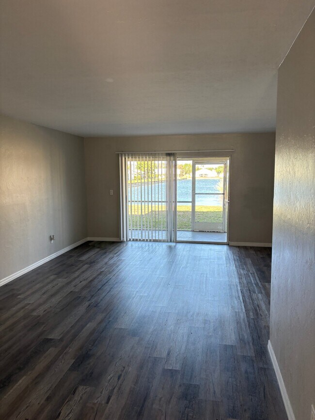Foto del edificio - 706 SE 13th Ct
