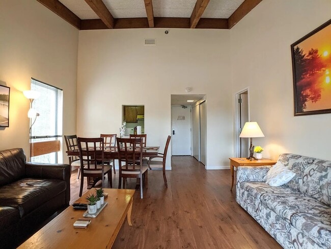 Foto del edificio - Cedar Lodge-308