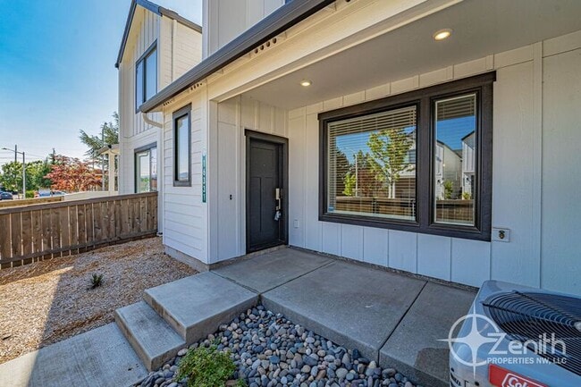 Foto del edificio - 16323 NE 21st St