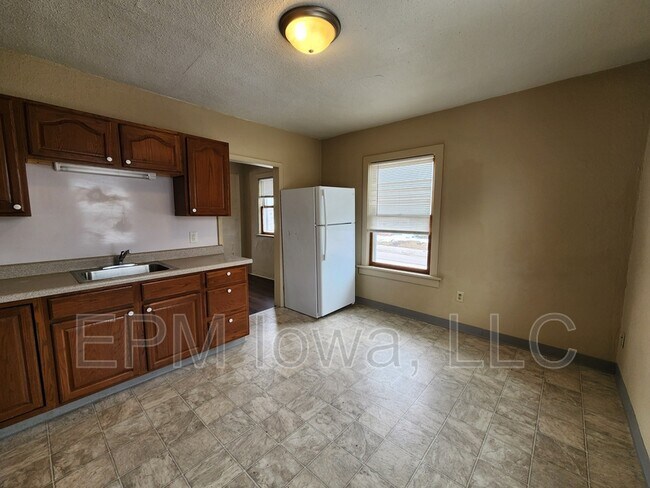 Foto del edificio - 604 W Seerley Blvd