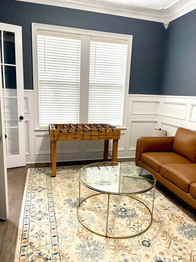 Building Photo - 505 River Oaks Ln