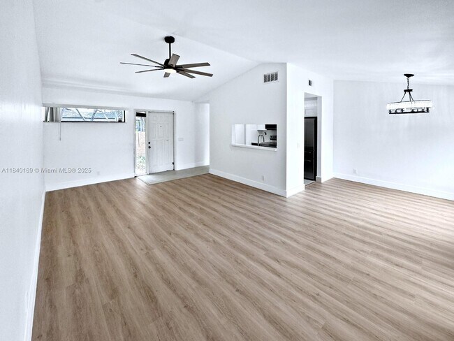 Building Photo - 9348 Chelsea Dr S