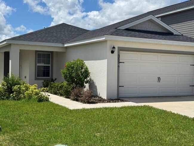 Building Photo - Charming Winter Haven Rental!