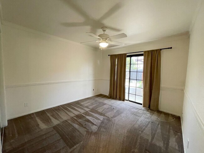 Building Photo - Spacious 3 BEDROOM 2 BATH HOME AVAILABLE O...
