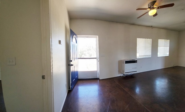 Building Photo - 16902 Hickman Ln