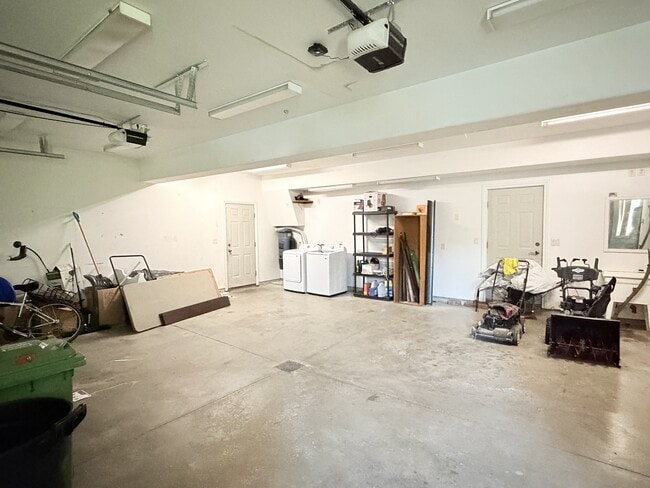 Building Photo - 4305 Casgrain Dr