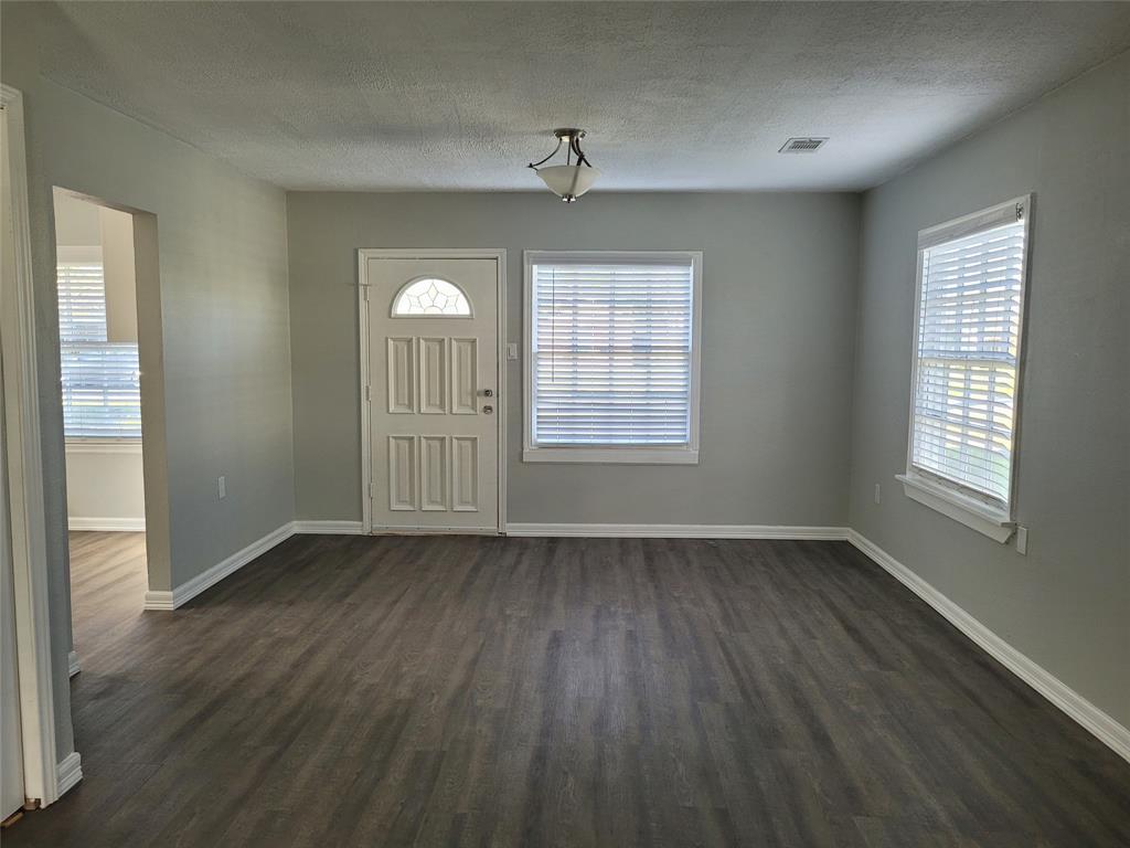 Primary Photo - 7642 Greendowns St