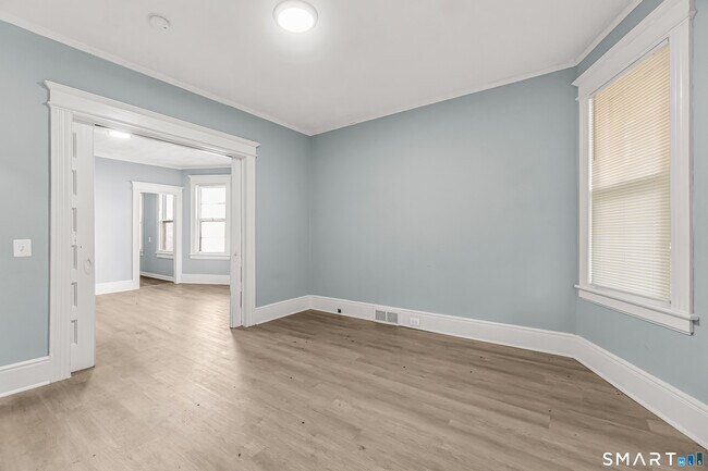 Building Photo - 105 Carleton Ave