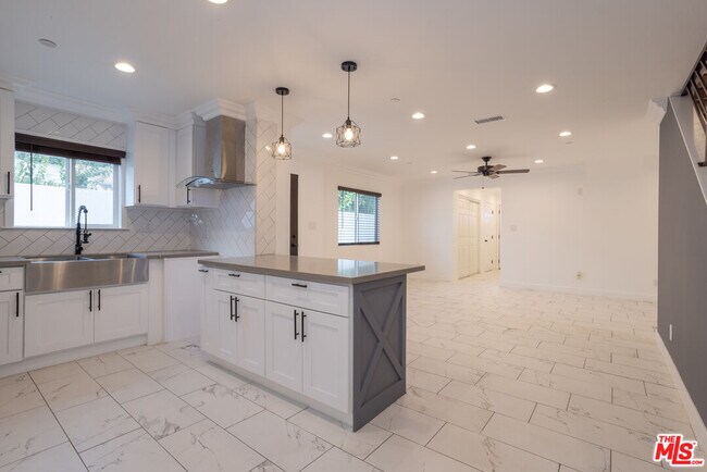 Foto del edificio - 1033 S Bonnie Beach Pl