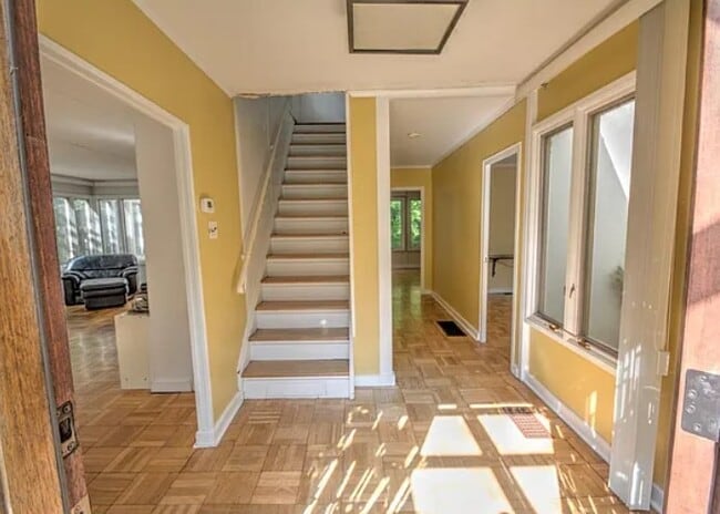 Entrance - 1013 Overbrook Rd