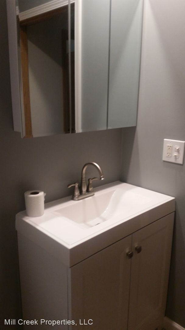 Building Photo - 1105 S Main St