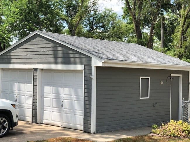 Building Photo - Two-Bedroom, One-Bath House