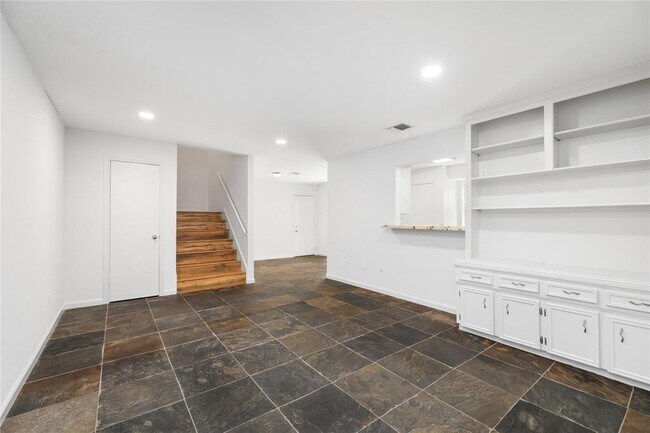 Building Photo - 4406 Basswood Ln
