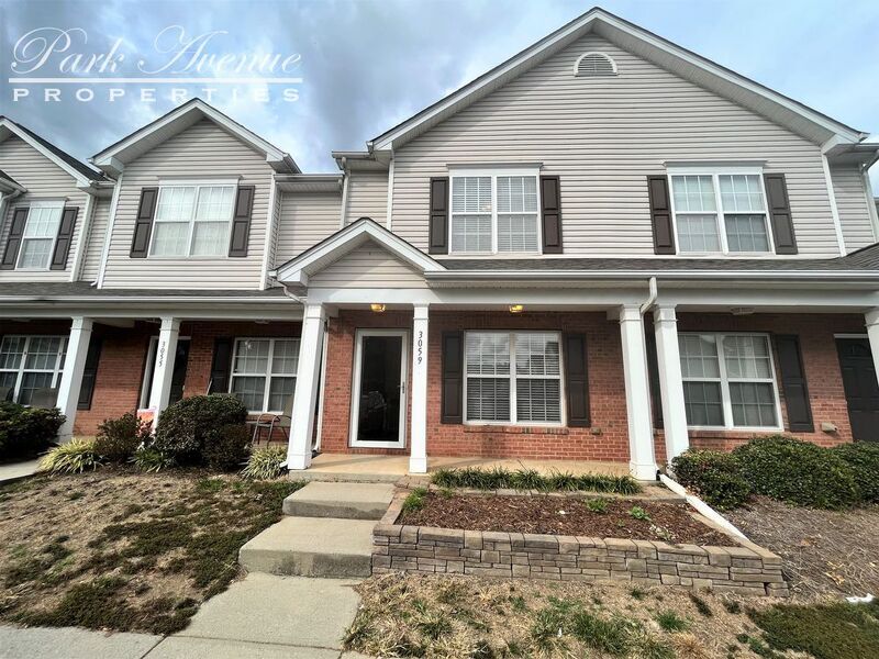 Foto principal - 3059 Golden Dale Ln