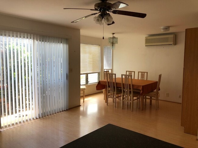 Building Photo - Large partly furnished house in Pearl City...