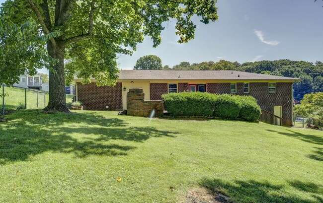 Foto del edificio - 223 Sequoyah Dr