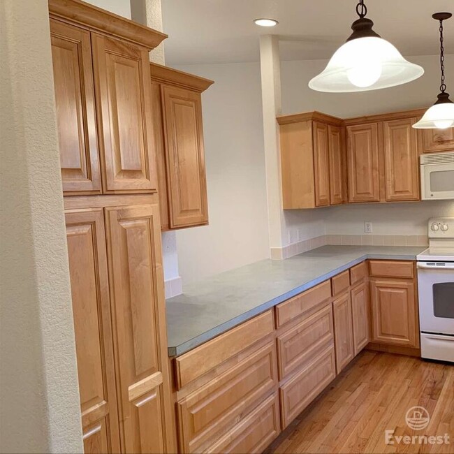Building Photo - 2550 Custer Dr