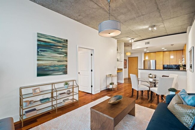 Building Photo - 360 Nueces St
