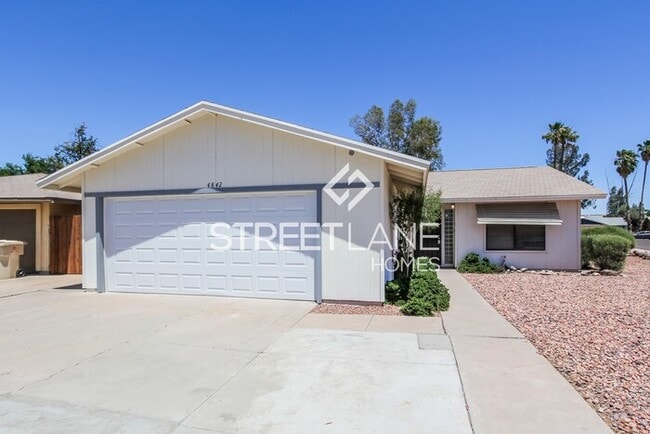 Building Photo - Beautiful 3 Bedrooms 2 Baths Home in Glend...