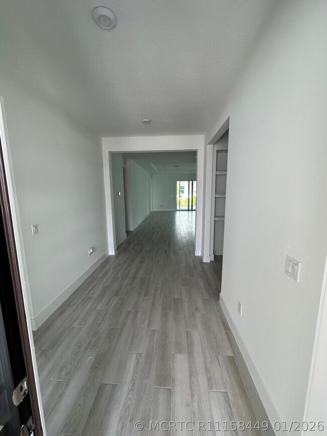 Foto del edificio - 12166 Viridian Blvd