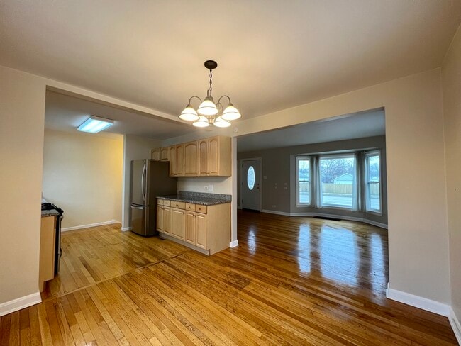 Building Photo - 804 Kemman Ave