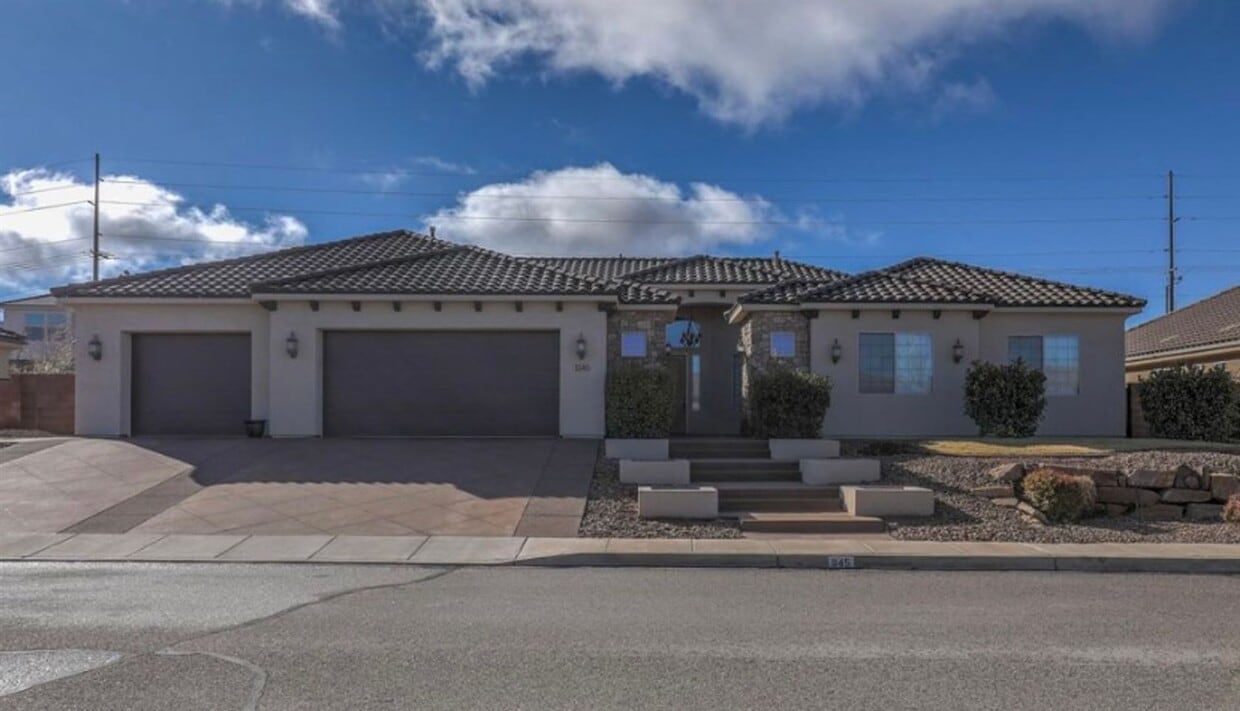 5 br, 3 bath House 1145 W 2400 S House for Rent in Saint UT