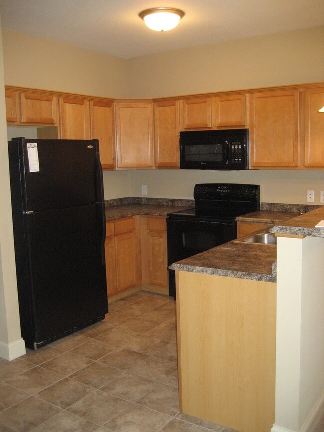 Building Photo - Beautiful 2 bedroom, 2 bath Condo in University Heights