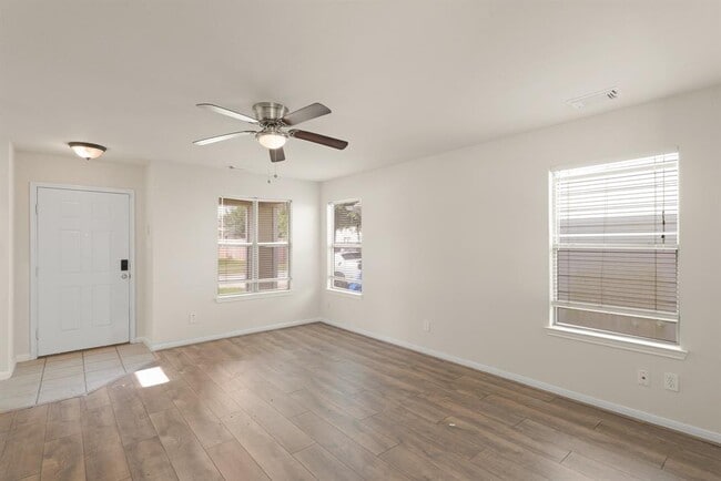 Building Photo - 3819 Jewel Point Dr