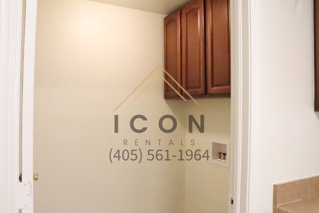 Foto del edificio - 2448 Stone Glen Dr