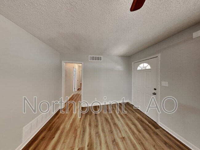 Foto del edificio - 2430 Meadow Park Dr SW