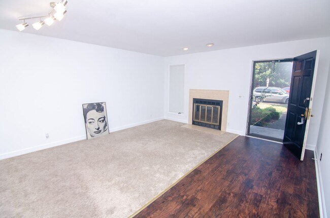 Building Photo - Quaint East Nashville Town Home