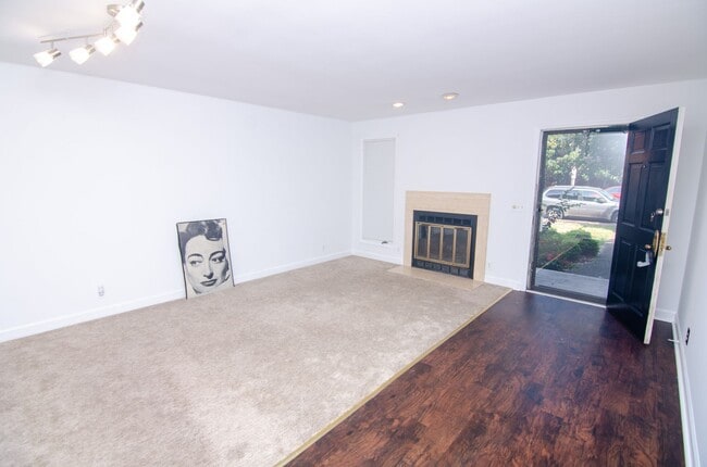 Foto del edificio - Quaint East Nashville Town Home