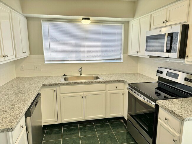 Foto del edificio - 9911 Landry Blvd