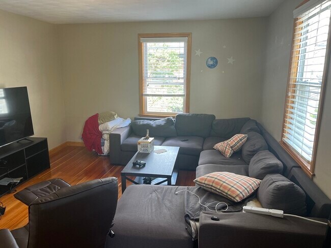 Building Photo - 4 Gardner Rd