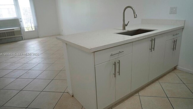 Foto del edificio - 2771 Riverside Dr