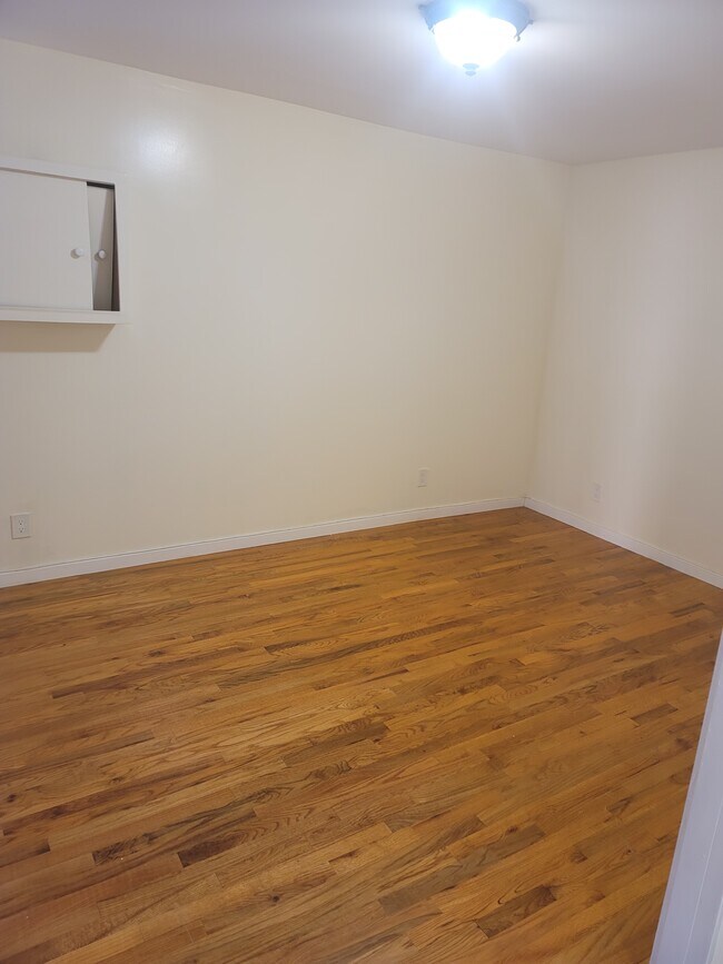 BATHROOM - 2818 Brookhaven Ave