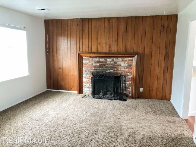 Building Photo - 2 br, 1 bath House - 3529 Spring Street