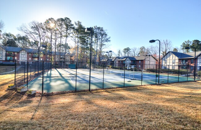 Cancha de tenis iluminada - 6851 Roswell Rd