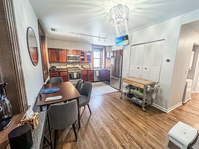 Foto del edificio - 559 W Surf St