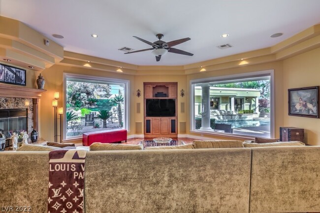 Foto del edificio - 7440 Oak Grove Ave