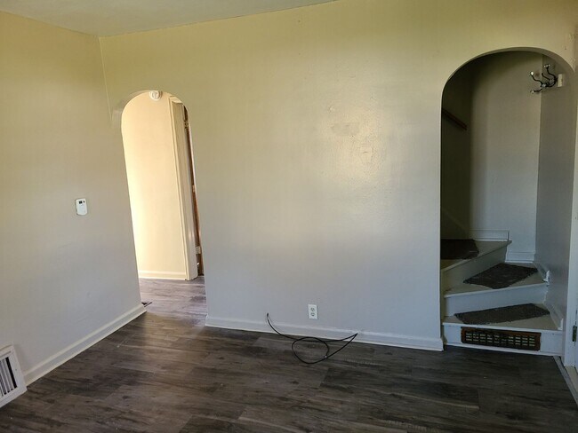 Foto del edificio - AVAILABLE NOW!