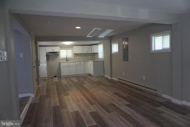 Building Photo - 709 Crystal Dr
