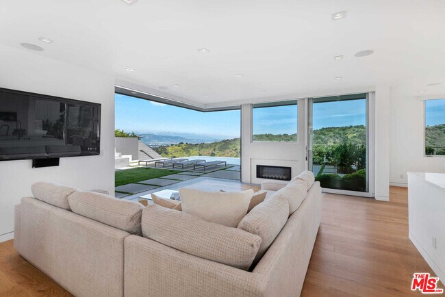 Building Photo - 3642 Beverly Ridge Dr