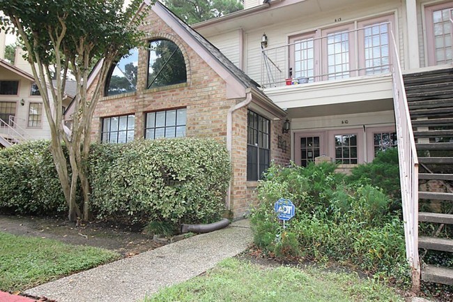Building Photo - 16800 Sugar Pine Dr