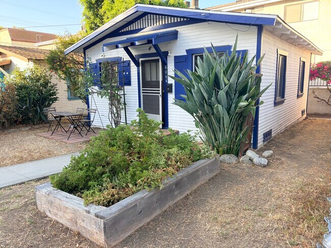 Foto del edificio - 608 E Angeleno Ave