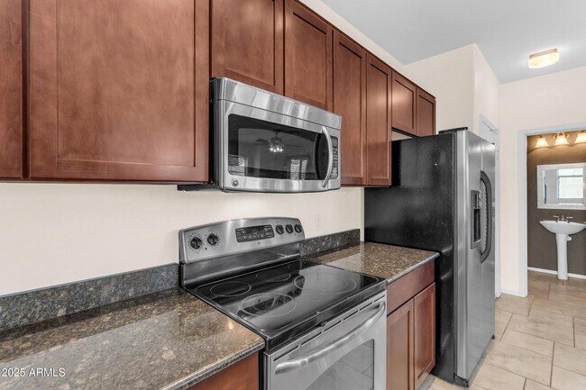 Foto del edificio - 240 W Juniper Ave