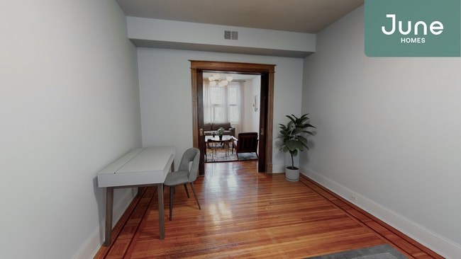 Building Photo - Queen room in 4-bed/2.0-bath Home